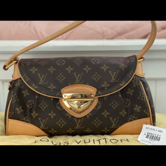 Louis Vuitton Handbags - Louis Vuitton Beverly Handbag
Monogram Canvas MM great condition w/ dust bag